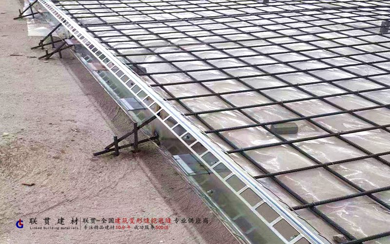金昌市LG160-3000镀锌钢板铠装缝案例